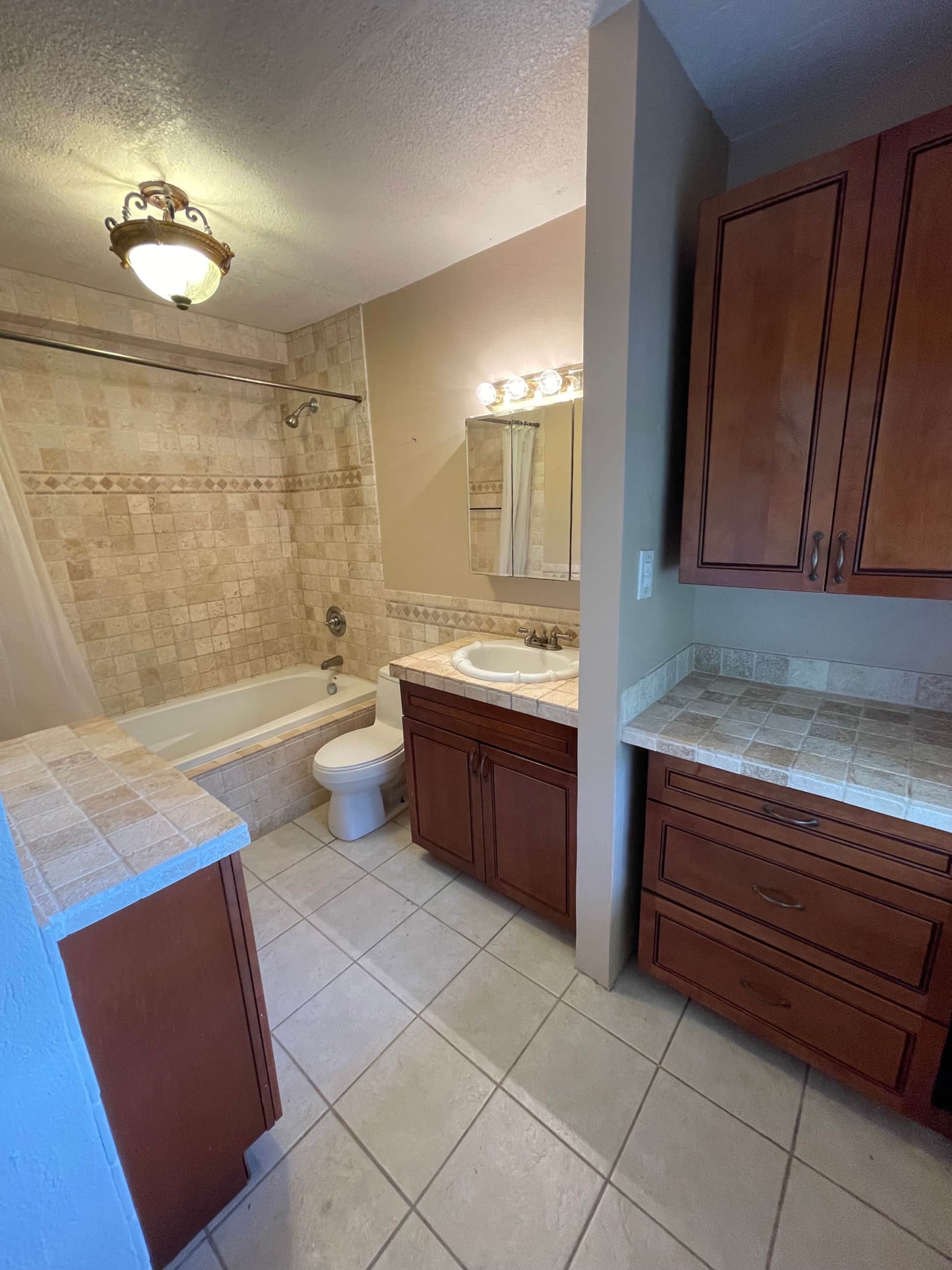 b9446280-5e7b-456c-a5b3-7b6b1b6f8e13-full